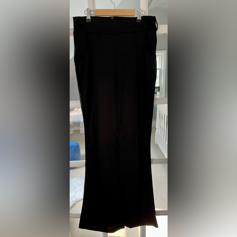 Brand new light high rise suit pants. Never worn. Light & comfortable. Size:m.